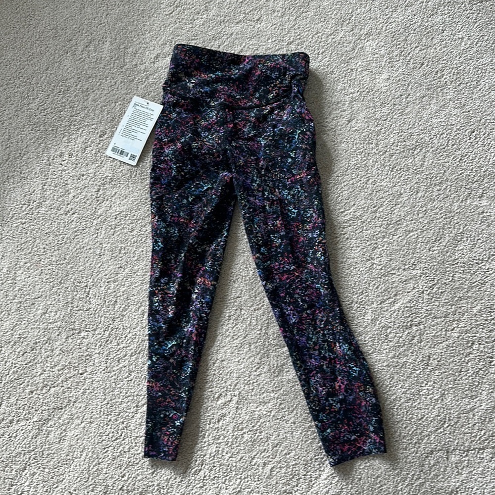 New lululemon athletic leggings! Never worn, still has tag.